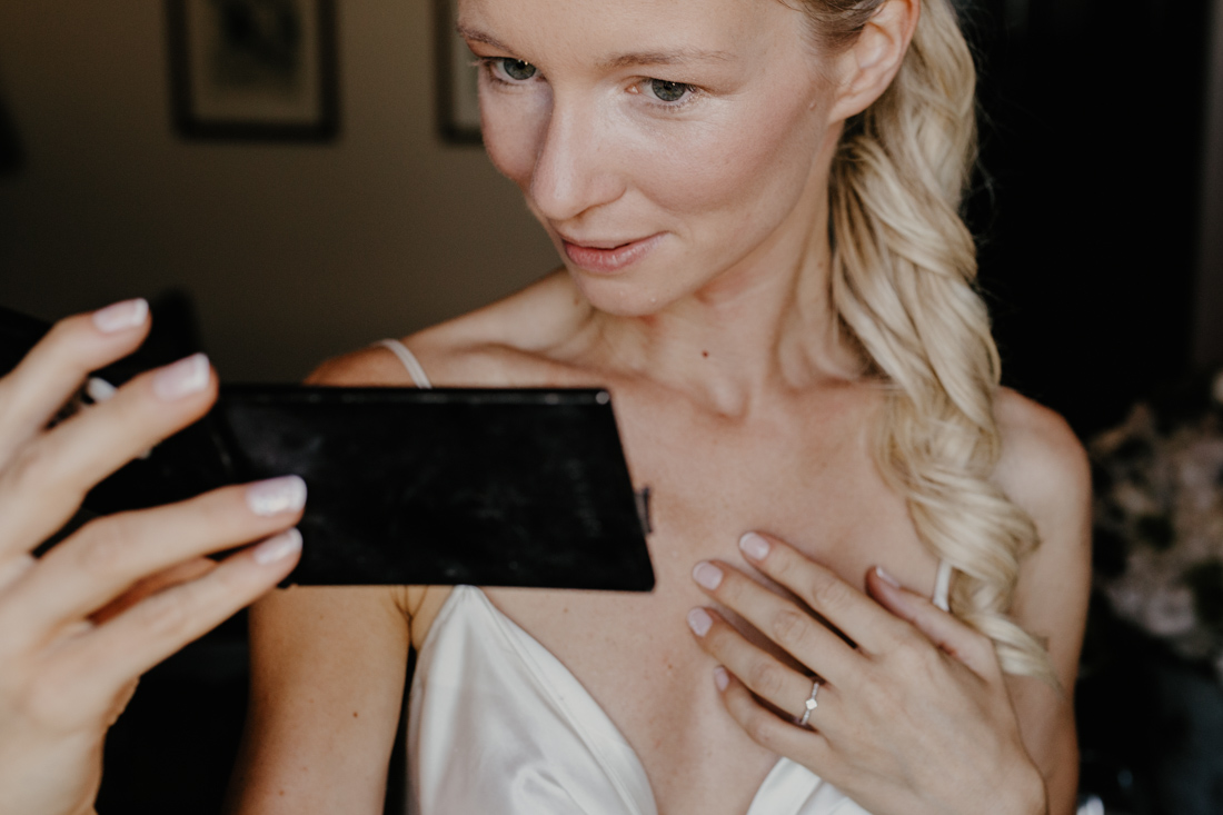 WEDDING PHOTOGRAPHER