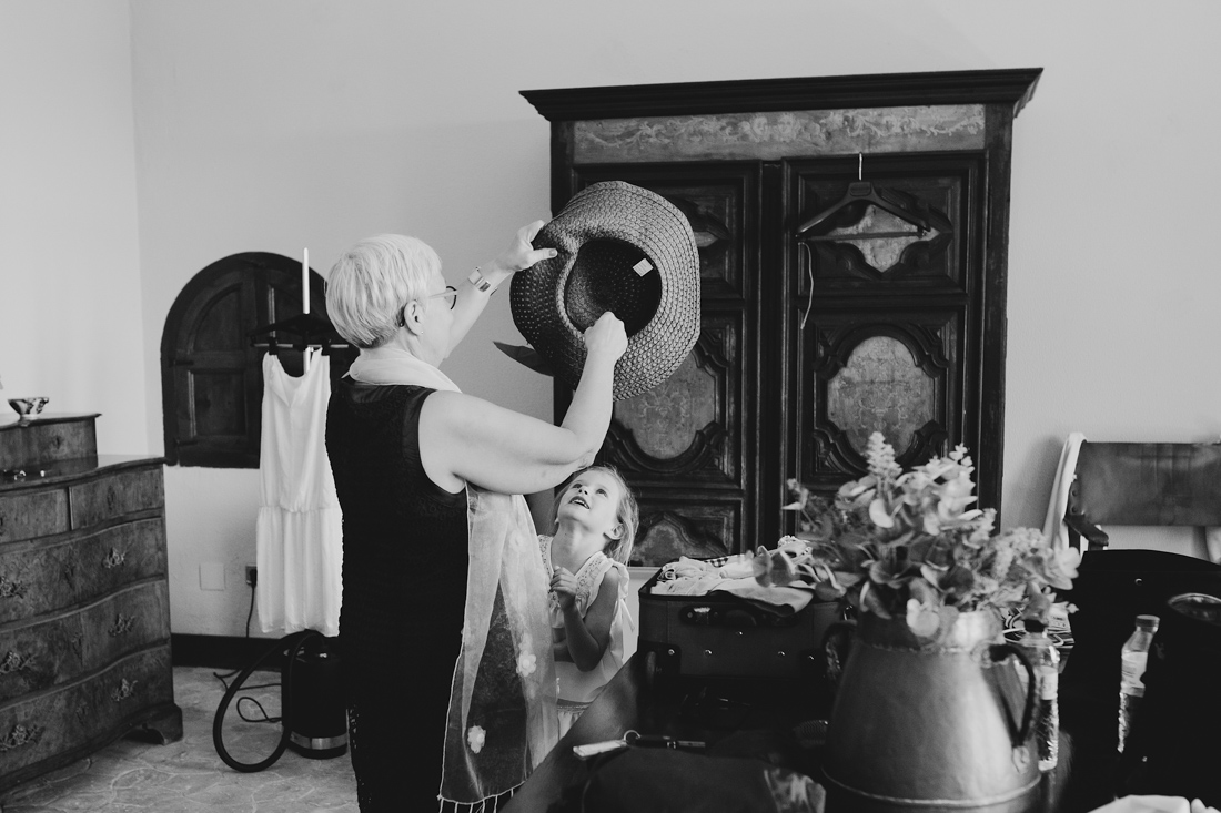 WEDDING PHOTOGRAPHER
