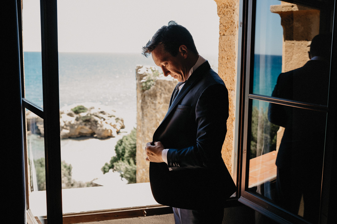 WEDDING PHOTOGRAPHER